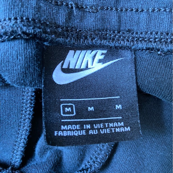 Nike Sportswear - Picture 4 of 9